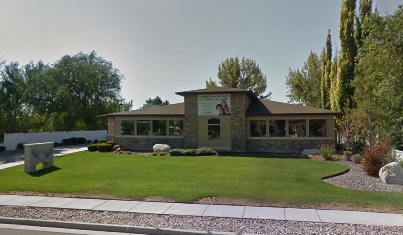 Outside view of Michael Richards Orthodontics